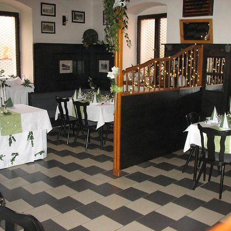 Hotel Kovarna 데친 외부 사진