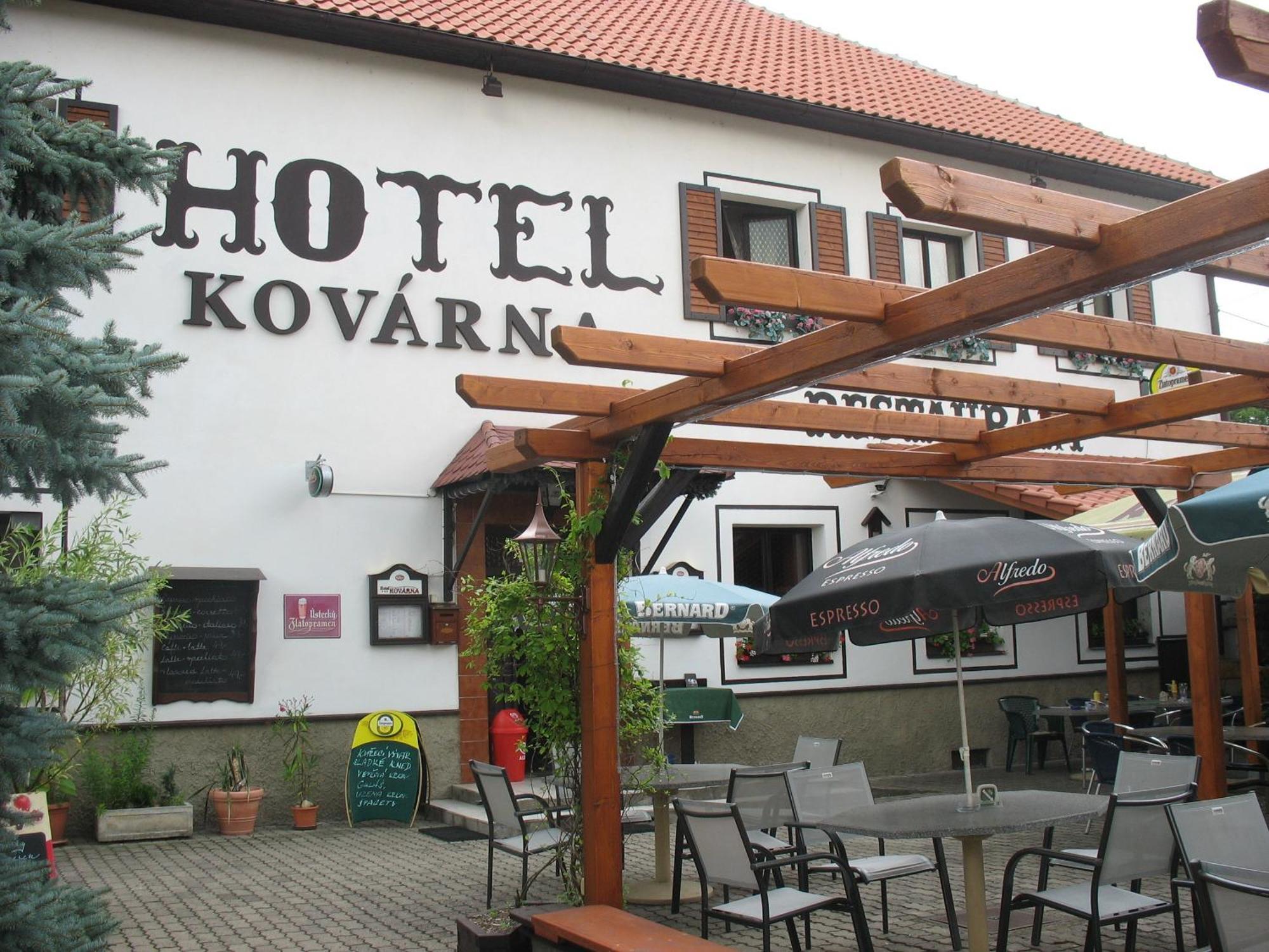 Hotel Kovarna 데친 외부 사진