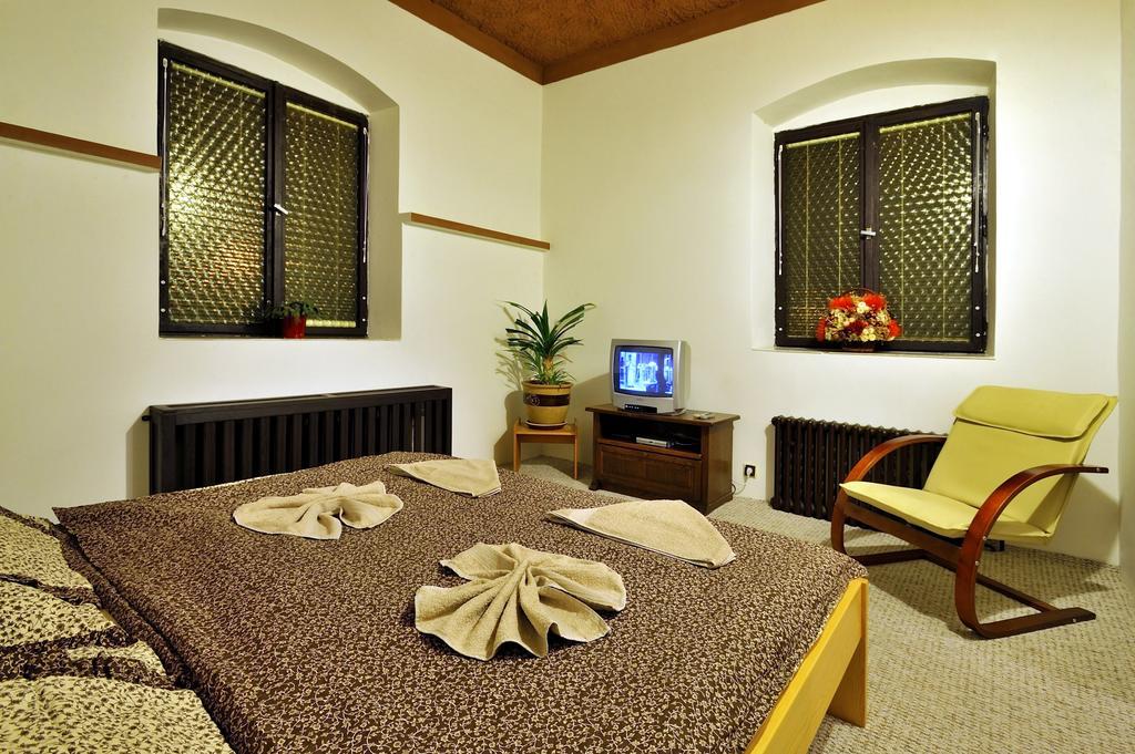 Hotel Kovarna 데친 외부 사진