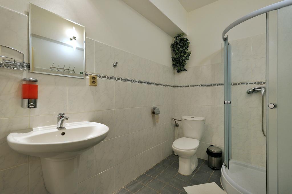 Hotel Kovarna 데친 외부 사진