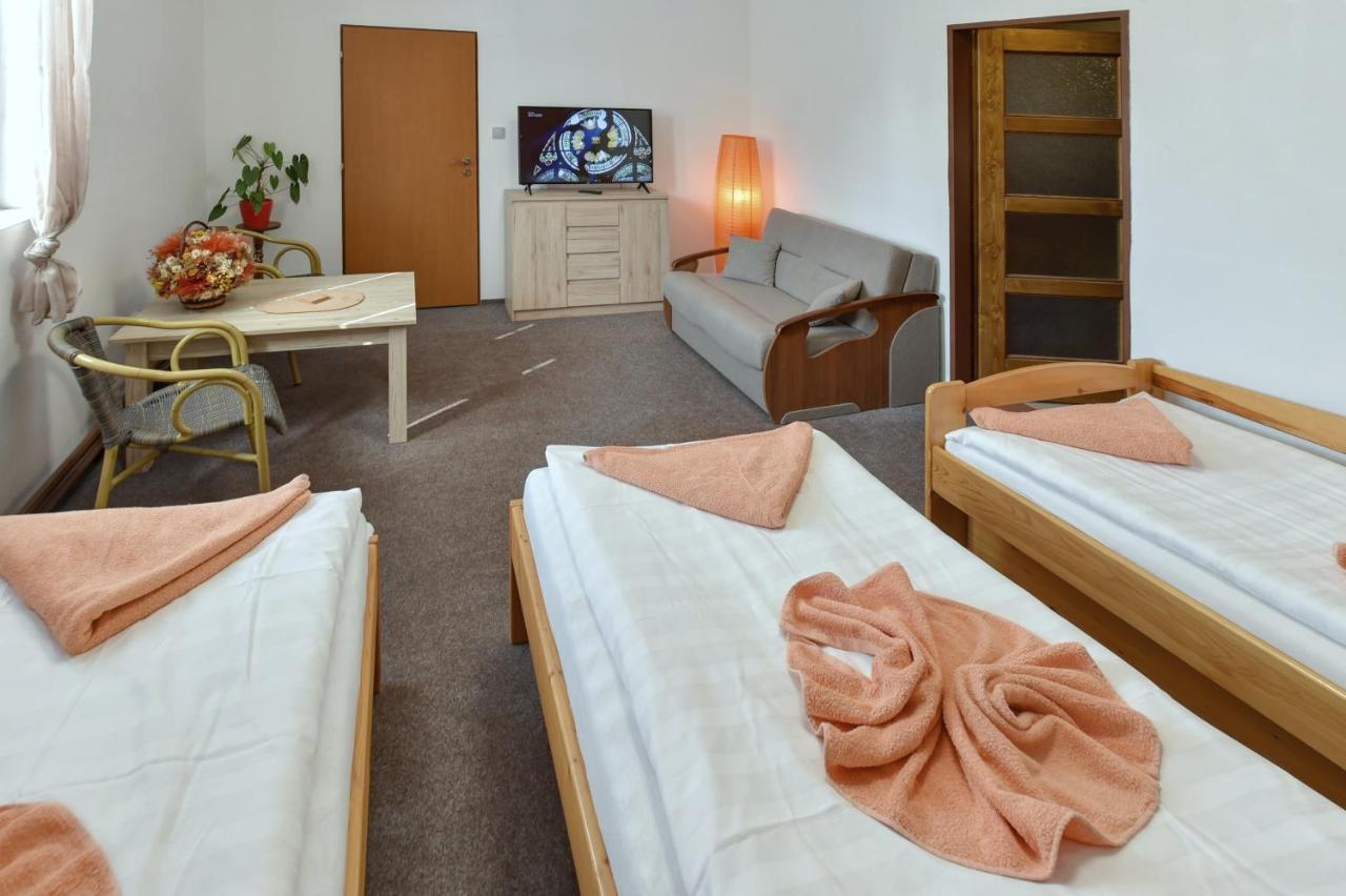 Hotel Kovarna 데친 외부 사진
