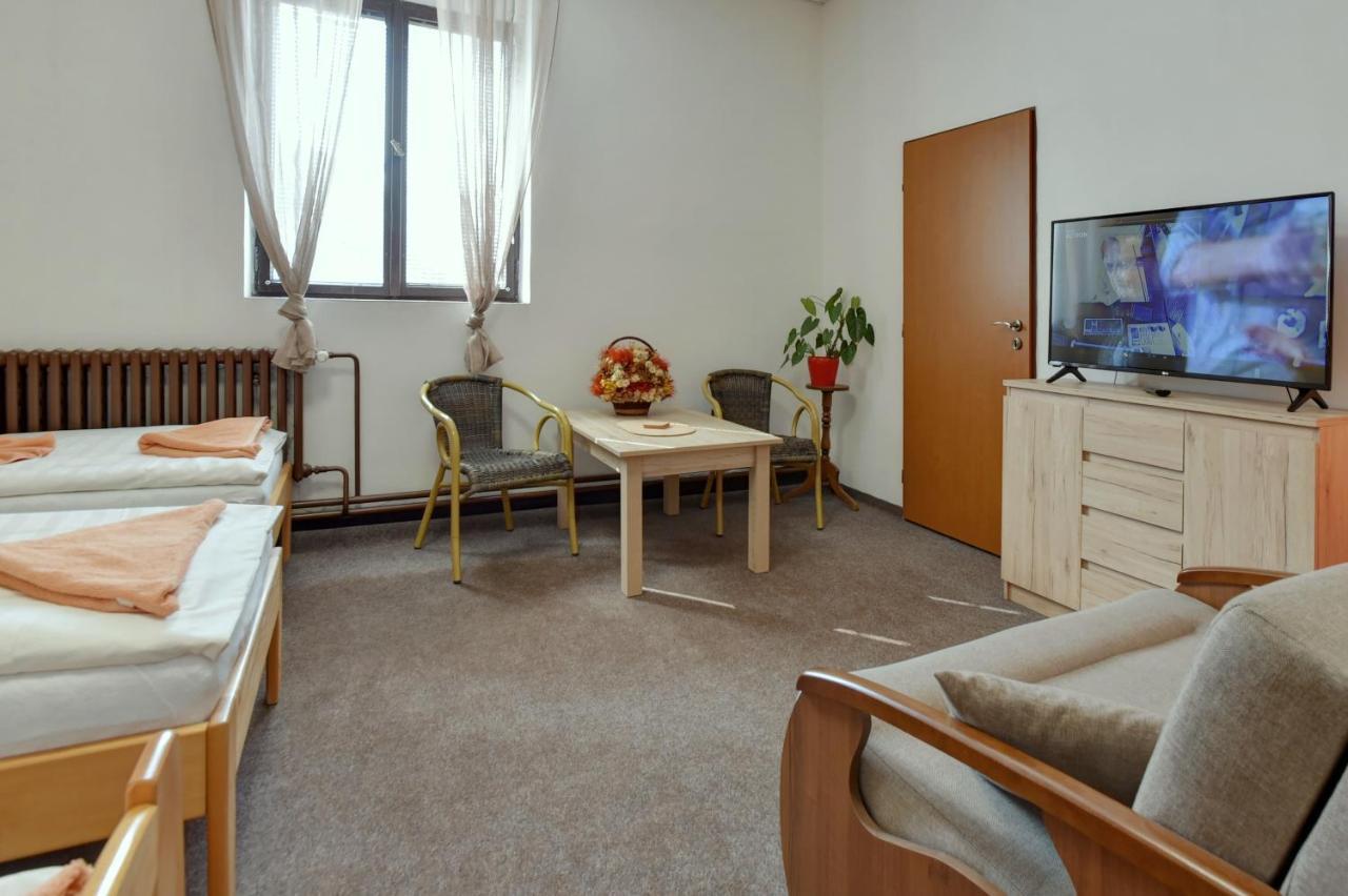 Hotel Kovarna 데친 외부 사진